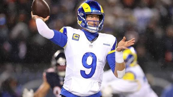 El veterano Matt Stafford, quarterback de los Rams, recibe su primer premio MVP de la NFL