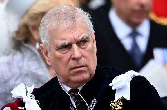 El expríncipe Andrés invitó a Epstein y mujer rumana 'muy mona' al palacio de Buckingham