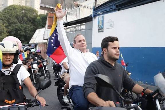 Machado denuncia que "hombres armados" se llevaron Juan Pablo Guanipa tras ser excarcelado