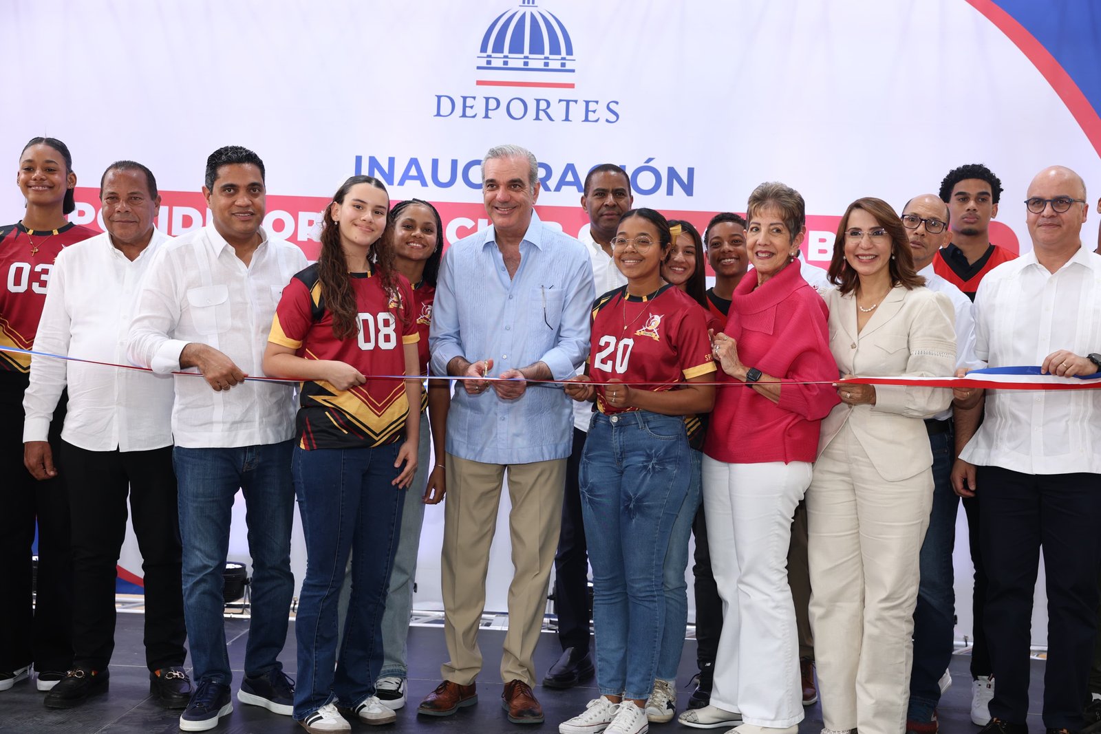 Presidente Abinader entrega dos polideportivos a Puerto Plata 