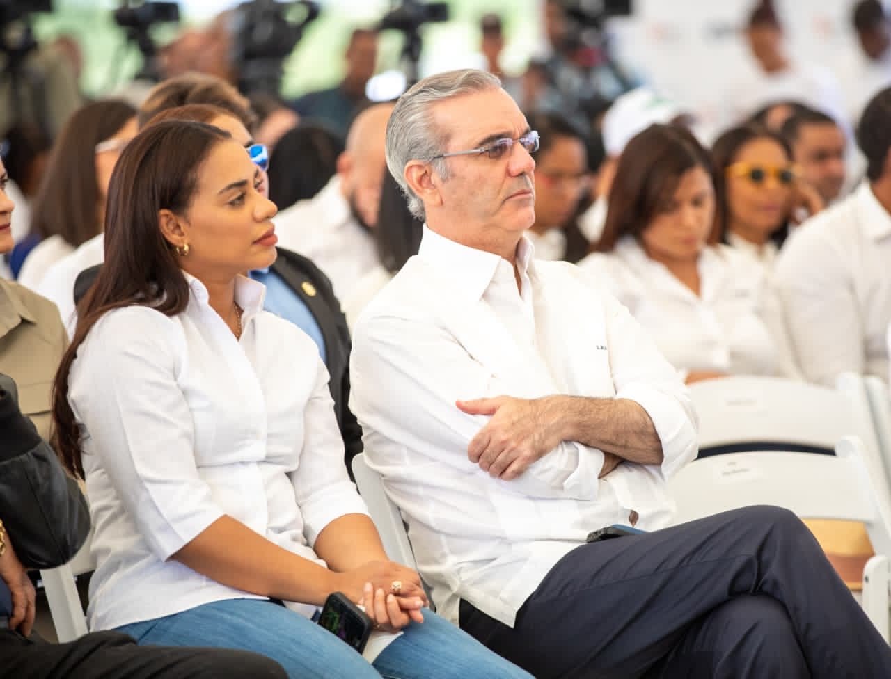 Presidente Abinader da inicio a la primera fase de transformación y saneamiento ambiental del vertedero Duquesa para beneficio de 3.8 millones habitantes del Gran Santo Domingo