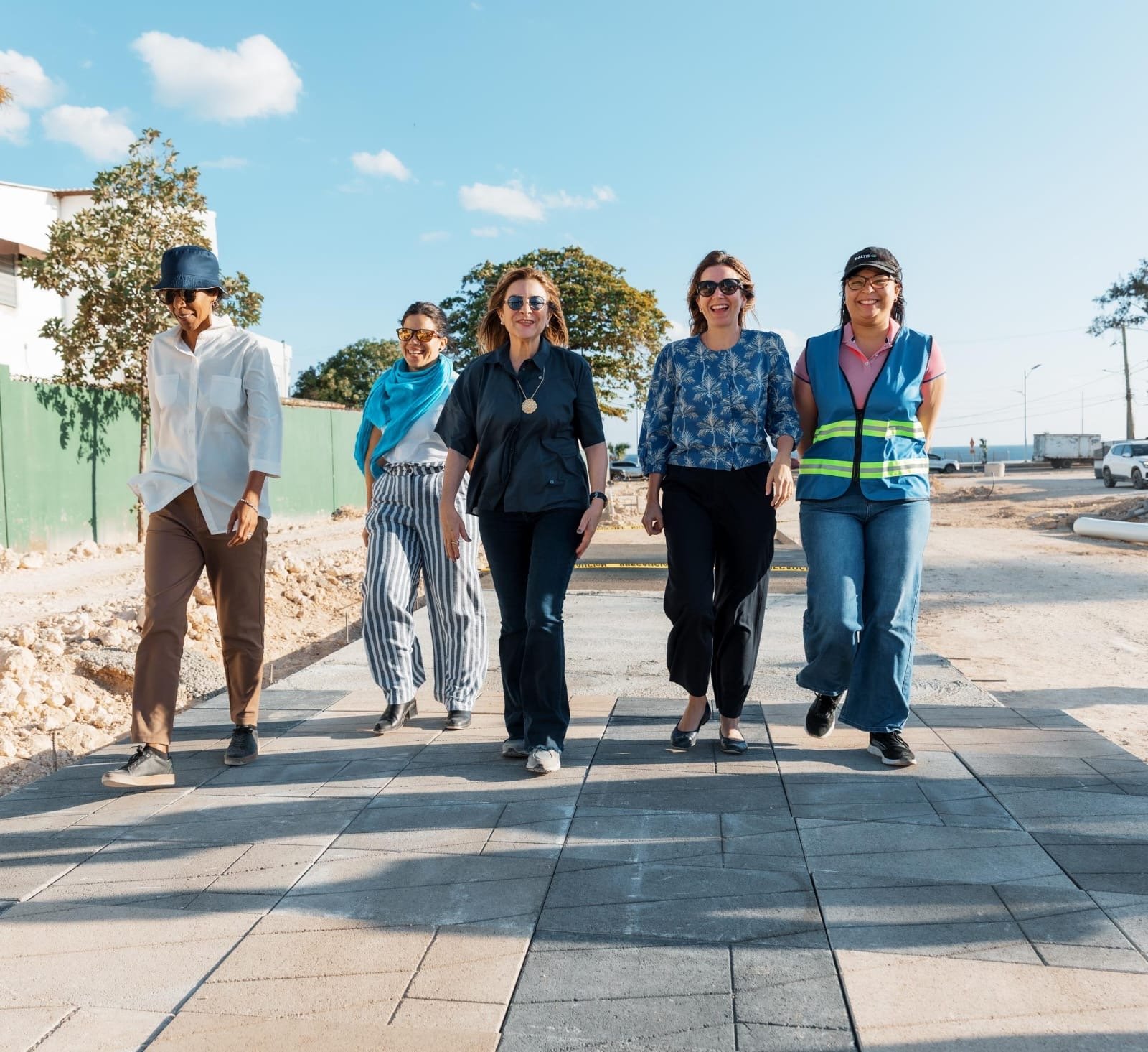 Carolina supervisa avances en construcción del Malecón Deportivo y del Paseo 30 de Mayo