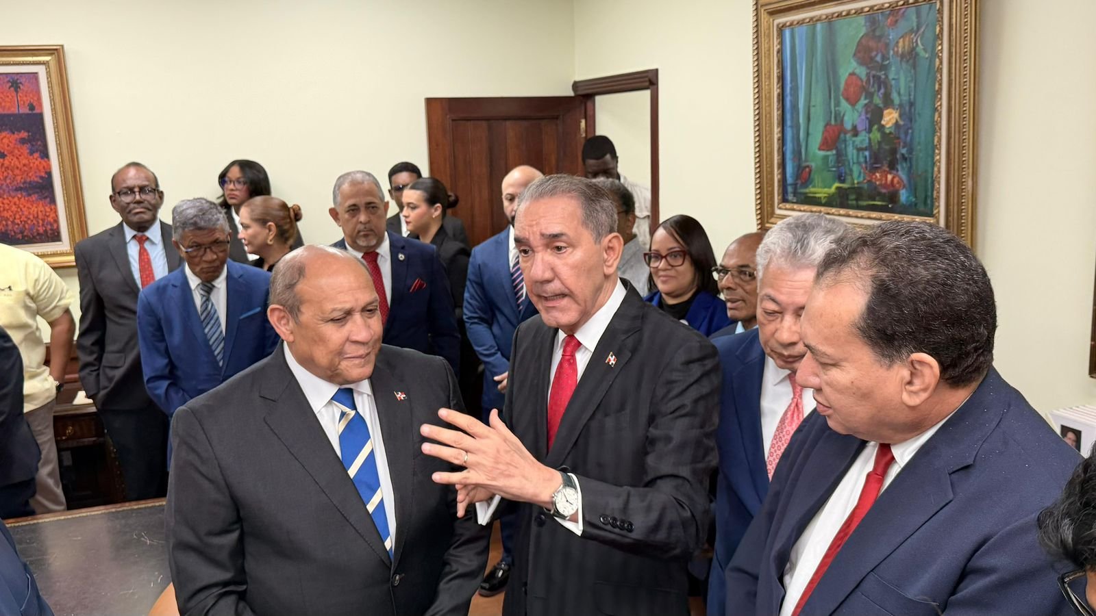 García Fermín entrega el MESCyT a Rafael Santos Badía y resalta continuidad y fortalecimiento institucional