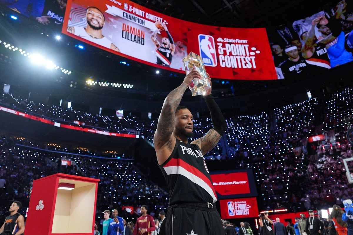 Damian Lillard gana su tercer concurso de triples de NBA pese a su lesión