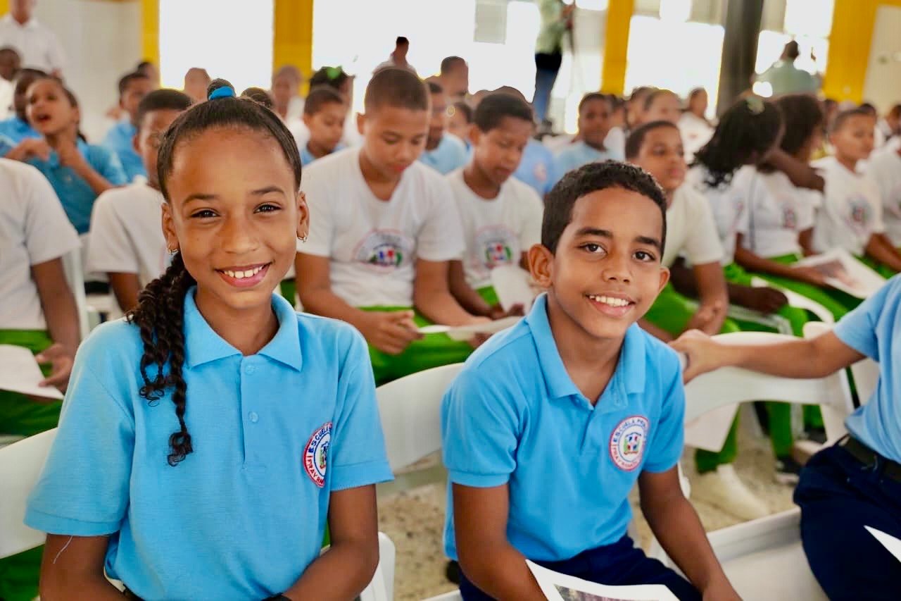Luis Miguel De Camps felicita a los estudiantes en su día y ratifica una gestión educativa centrada en ellos como prioridad nacional 