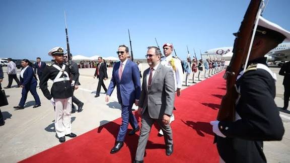 Presidenta interina de Venezuela recibe a primer ministro catarí