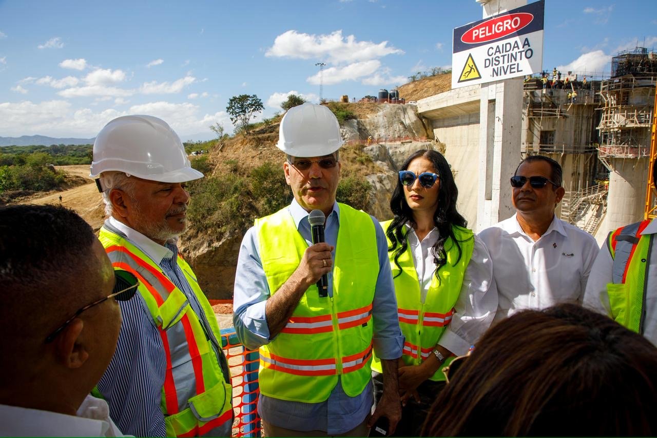 Presidente Abinader encabeza acto de desvío del río Guayubín por construcción de presa Boca de los Ríos