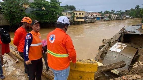 Colapsan tres viviendas y más de 500 resultan inundadas por lluvias en provincias del Cibao