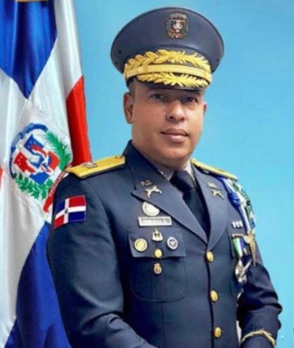 Comunicadores solicitan al Presidente de la República Luis Abinader el reintegro inmediato del General Francisco Javier Torres Dotel 