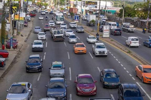 Conducir hacia y desde el Cibao, una prueba de paciencia y riesgo