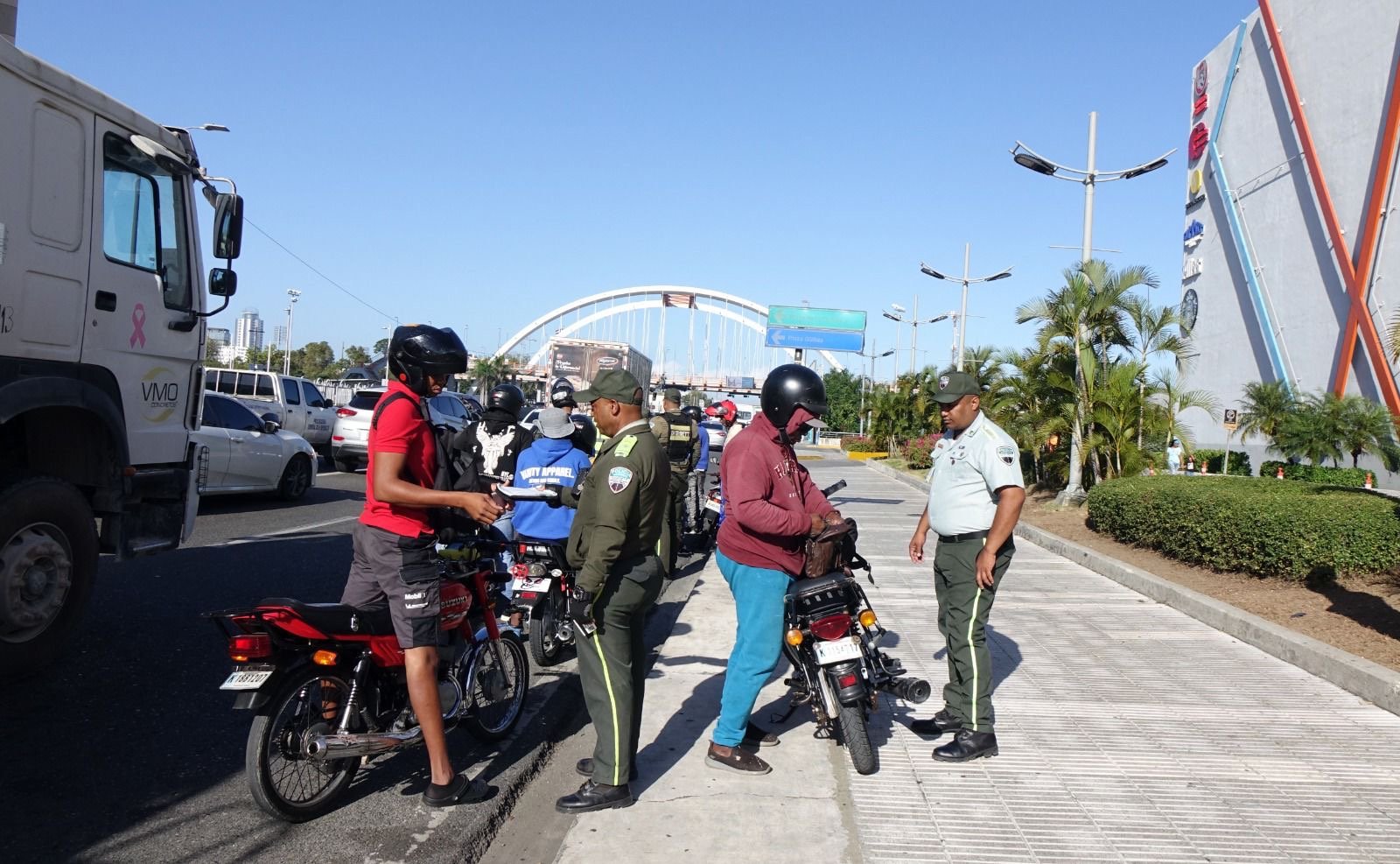 DIGESETT realiza jornada preventiva para crear conciencia en motociclistas que transitan por las aceras