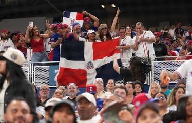Abinader celebra triunfo dominicano en el Clásico y habla de estadio con nivel de Grandes Ligas
