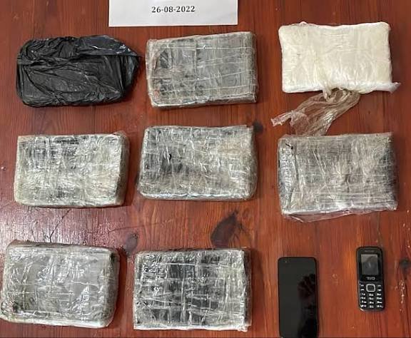 Arrestan a hombre acusado de transportar 13 paquetes de cocaína en La Altagracia