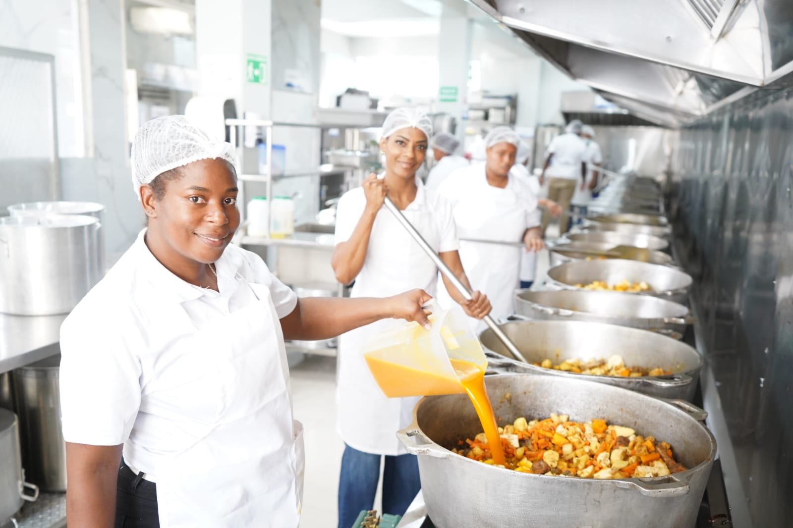 Más del 30% de los contratos del INABIE pertenecen a Mipymes lideradas por mujeres