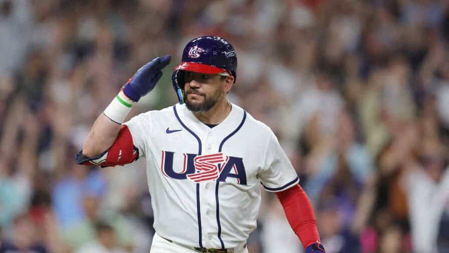 Cuadrangular descomunal de Kyle Schwarber lidera victoria de Estados Unidos sobre Gran Bretaña