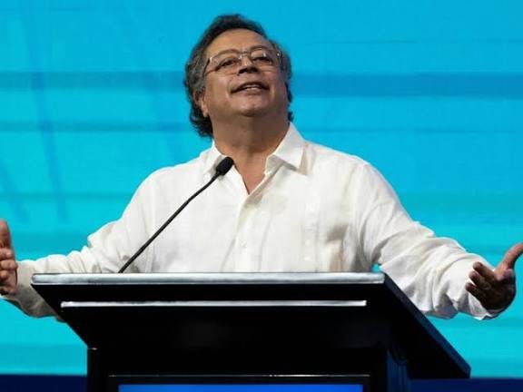 Petro dice que la lucha contra la droga debe atacar el sistema financiero internacional