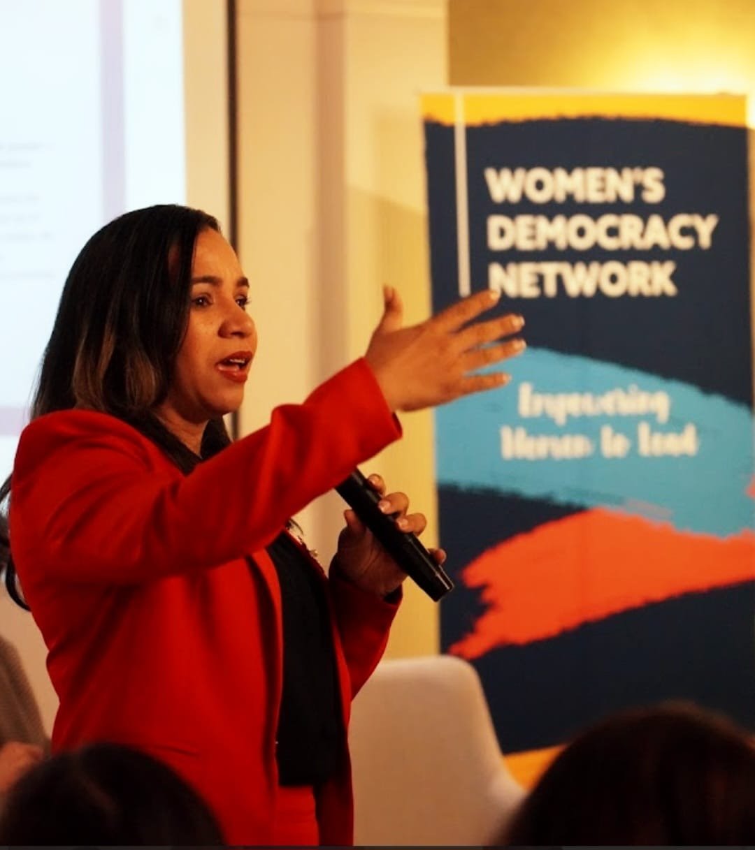 Quito: Diputada dominicana Dilenia Santos expone en Ecuador