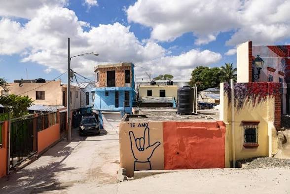 Intervención urbana en el barrio Enriquillo combinará mejoras en viviendas y arte público