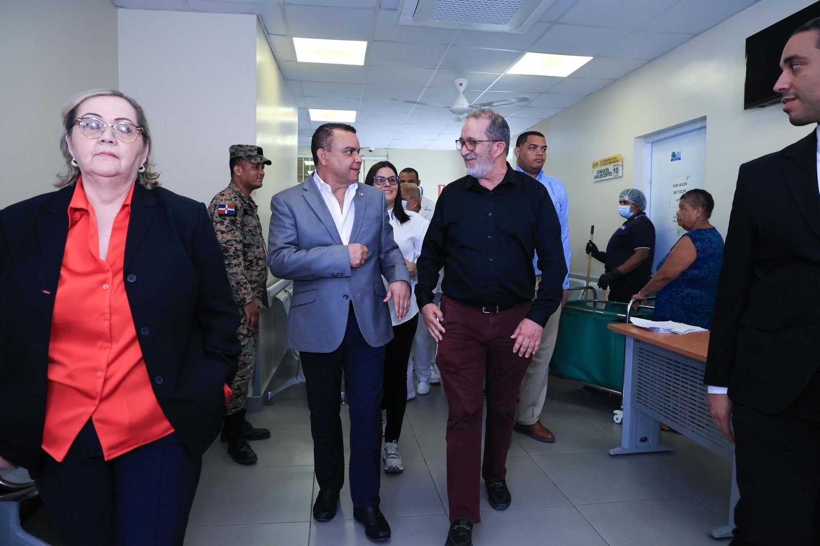 “Aquí sí están viniendo a trabajar”: ciudadanos valoran visitas sorpresa de Landrón en hospitales
