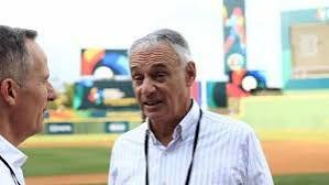 Rob Manfred pondera la posibilidad de que el Clásico se juegue a mitad de temporada