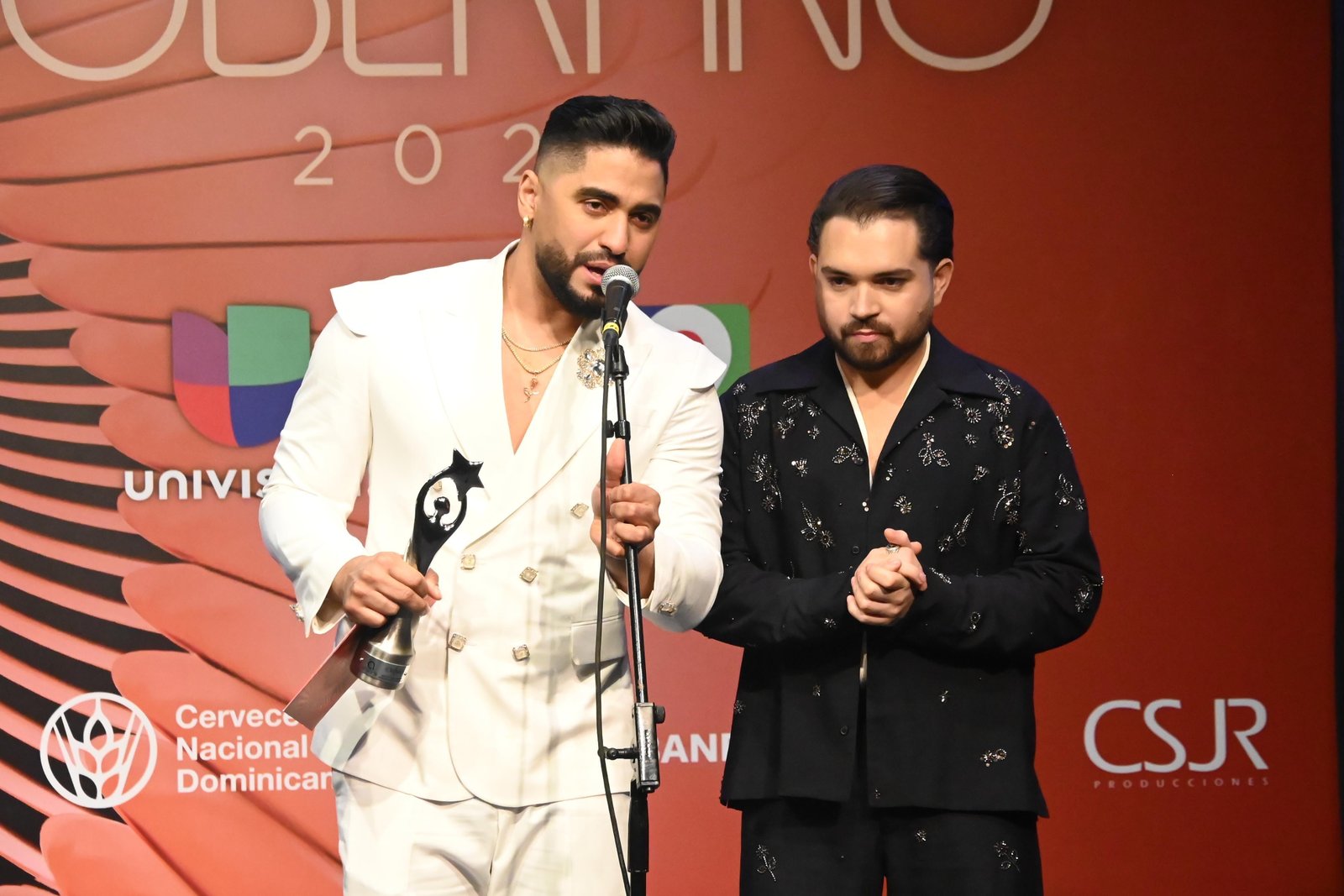 Grupo D Ahora celebra su triunfo como Artista o Agrupación Residente en el Extranjero en Premios Soberano 2026