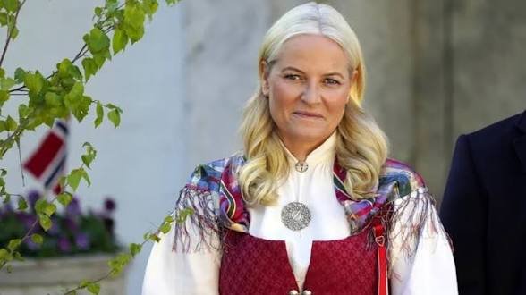 La princesa Mette-Marit revela detalles de su relación con Epstein