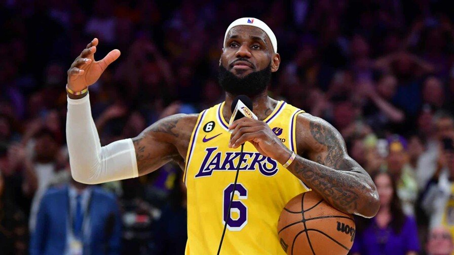 LeBron James rompe el récord de más partidos jugados en la NBA