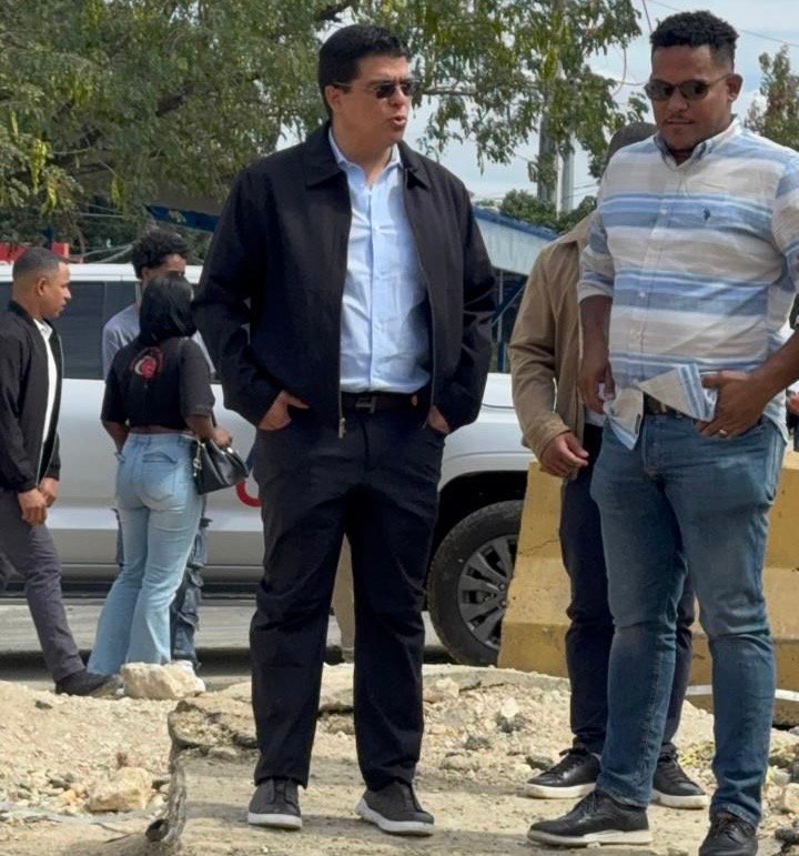 CAASD trabaja en corrección averías provocadas por empresa construye paso a desnivel en la 27 de Febrero