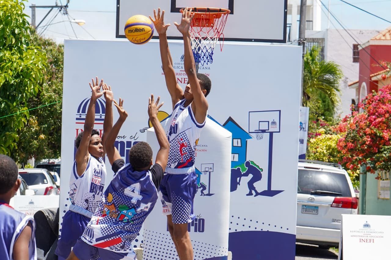 “INEFI con el Barrio” unifica el deporte con la comunidad en Los Mameyes, Santo Domingo Este