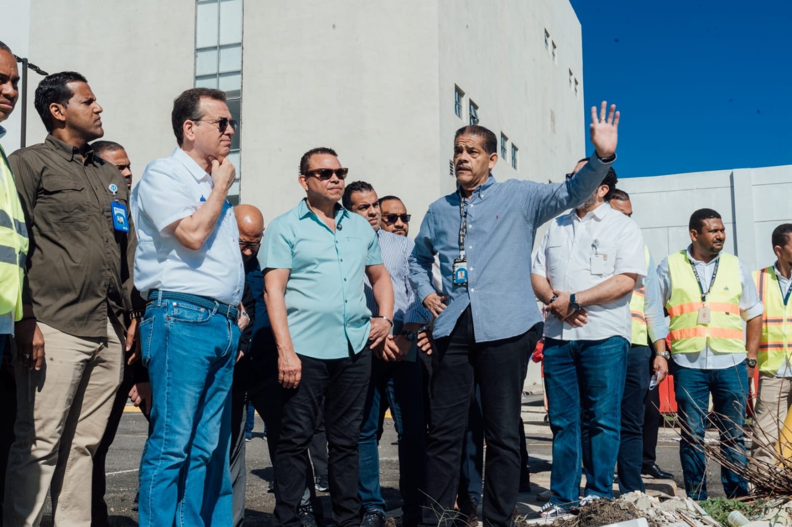 Ministro Ito Bisonó supervisa áreas clave de la Ciudad de la Salud para fortalecer su equipamiento