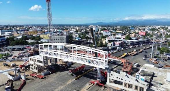 Obras Públicas cerrará el kilómetro 9 de la autopista Duarte por retiro de puente peatonal