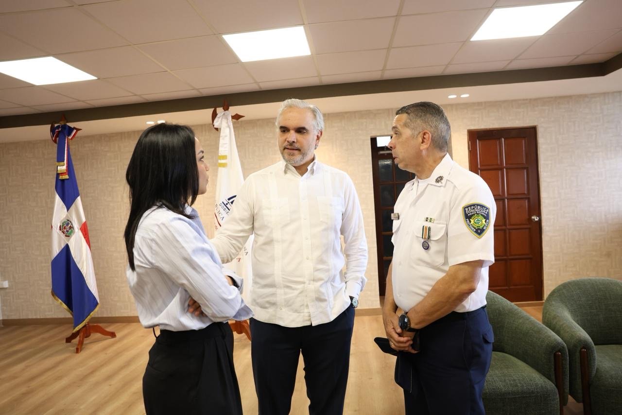 Ministro Luis Miguel De Camps impulsa acciones para reforzar la seguridad en centros educativos de todo el país