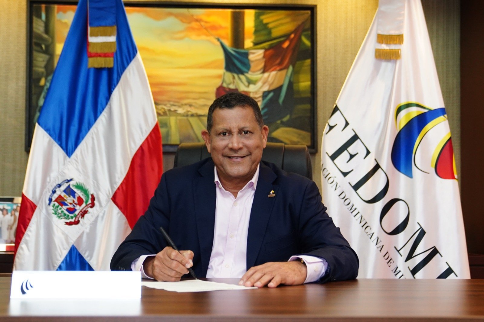 Presidente de Fedomu apoya licitación para comprar camiones compactadores de desechos sólidos