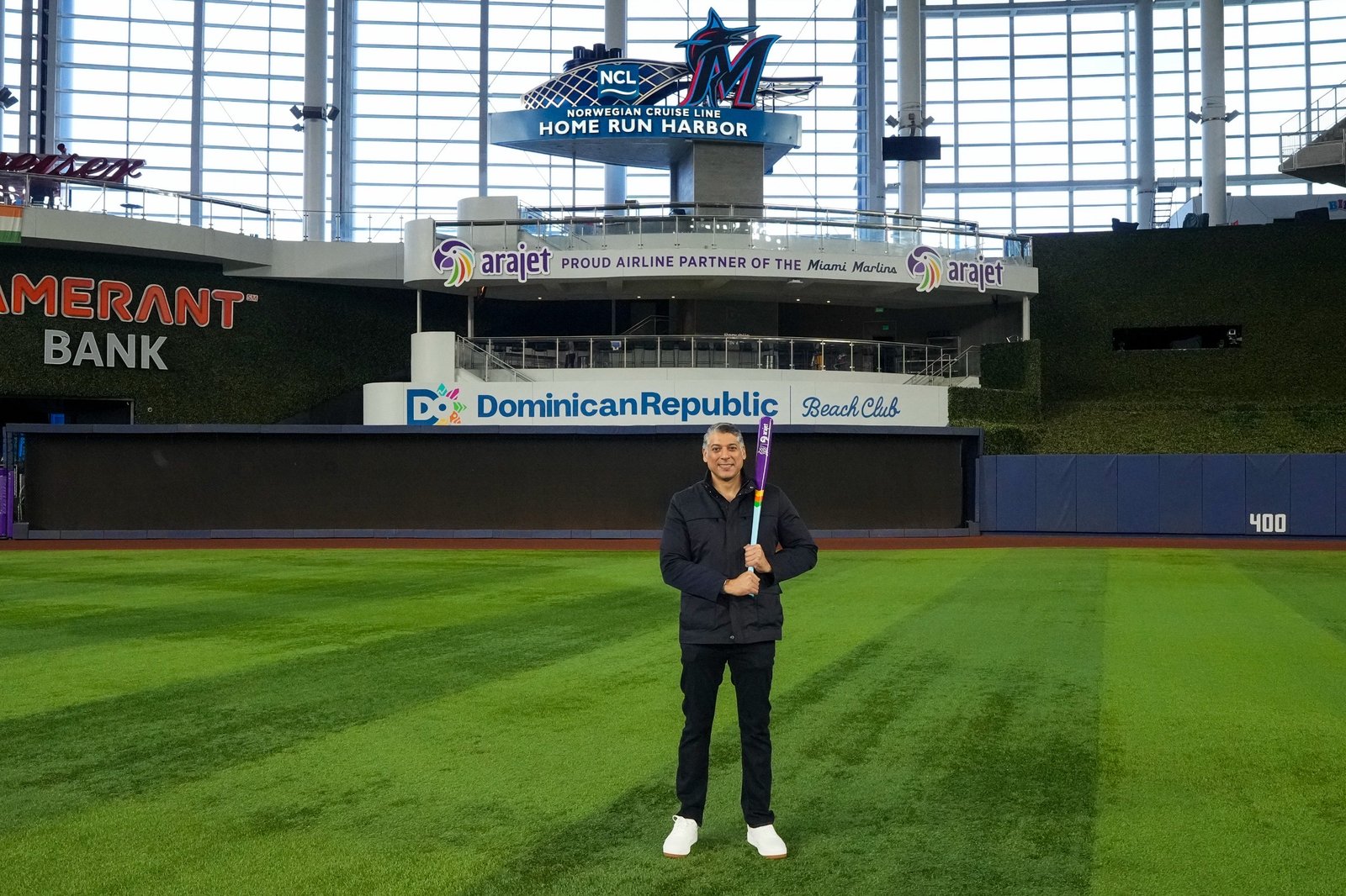 Arajet consolida alianza con los Miami Marlins para  fortalecer la proyección internacional de RD en USA