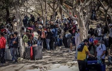 Los jornaleros mexicanos cruzan a EE. UU. para la cosecha agrícola entre temor y necesidad