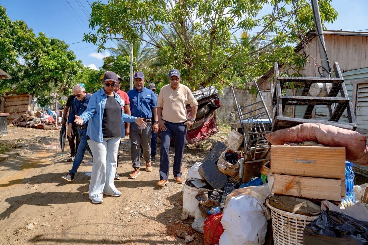    Director de DASAC encabeza recorrido por Los Alcarrizos y La Guáyiga tras daños provocados por inundaciones    