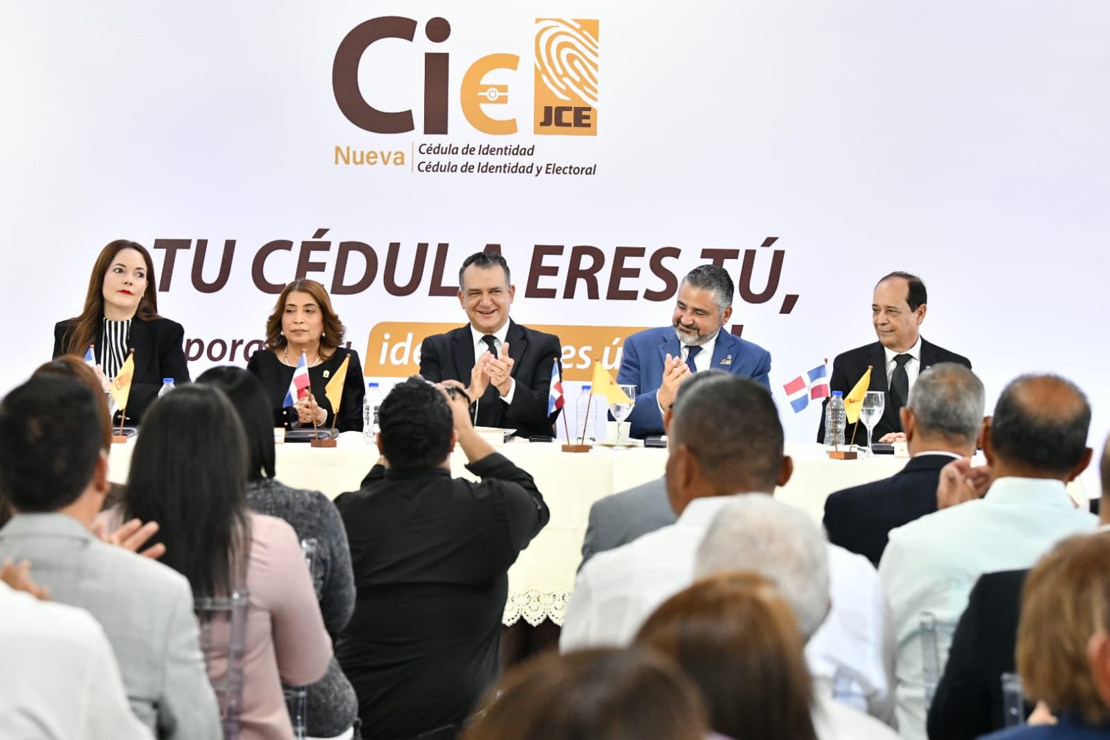 La JCE deja abierto el proceso de cedulación a nivel nacional en su 103 aniversario
