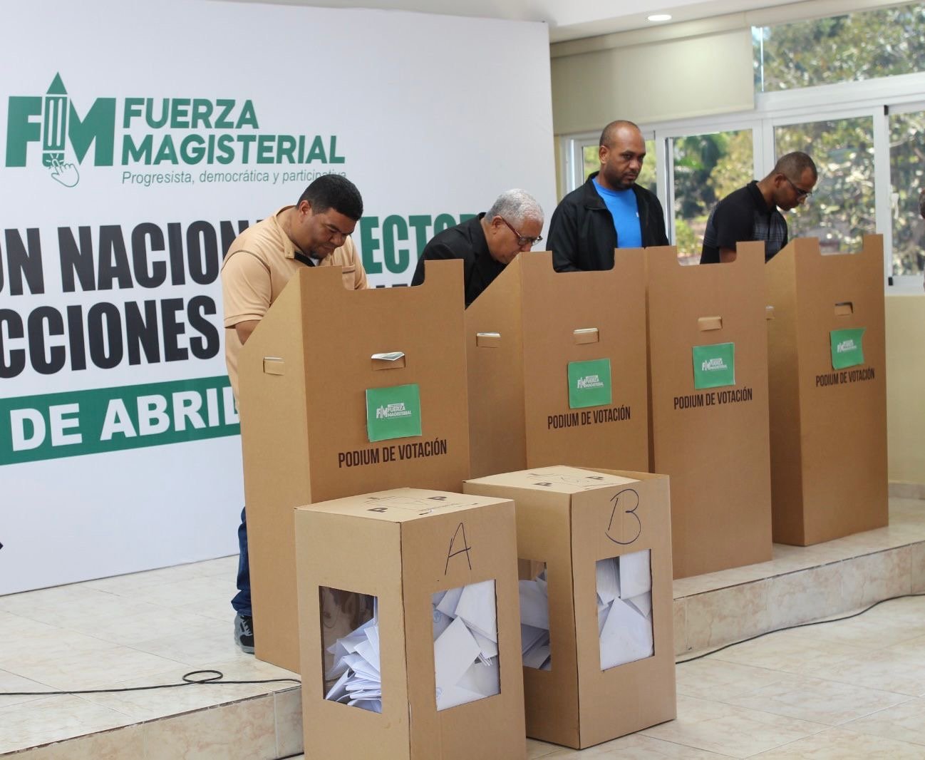 Observadores destacan alto nivel de organización en elecciones de maestros de la Fuerza del Pueblo