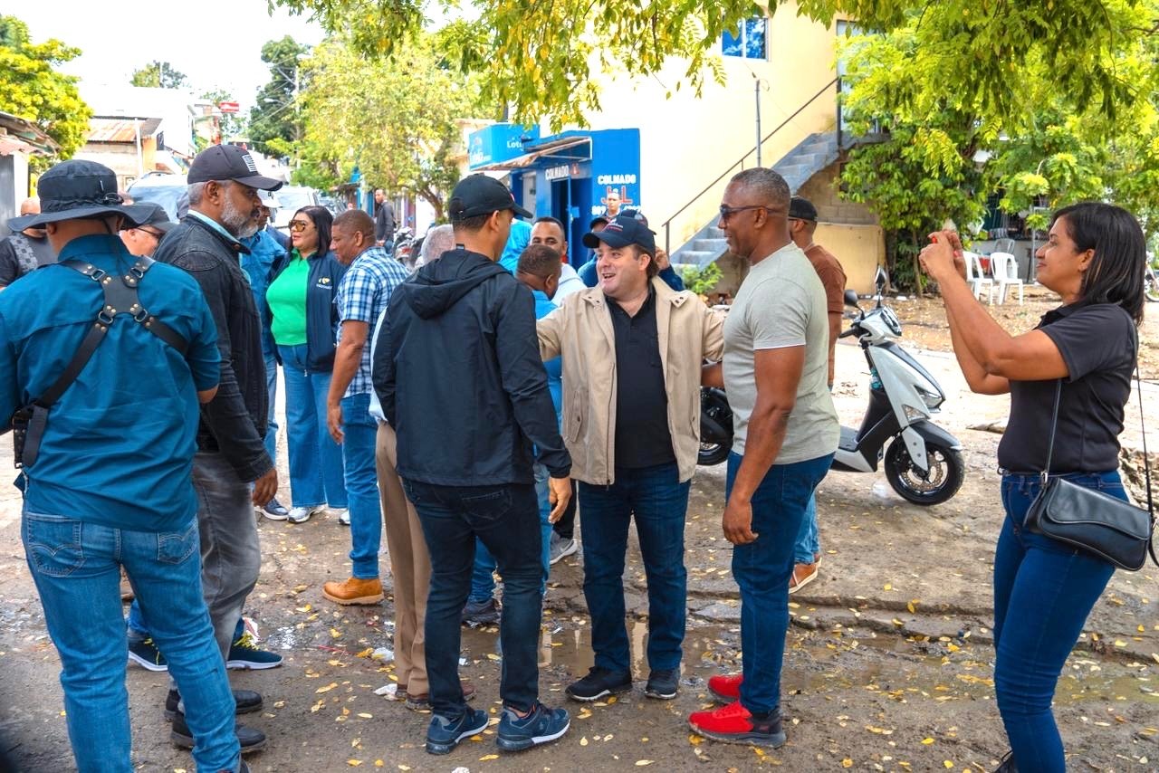 Ministro Paliza visita zonas afectadas por lluvias en Puerto Plata; afirma Gobierno buscará soluciones permanentes 
