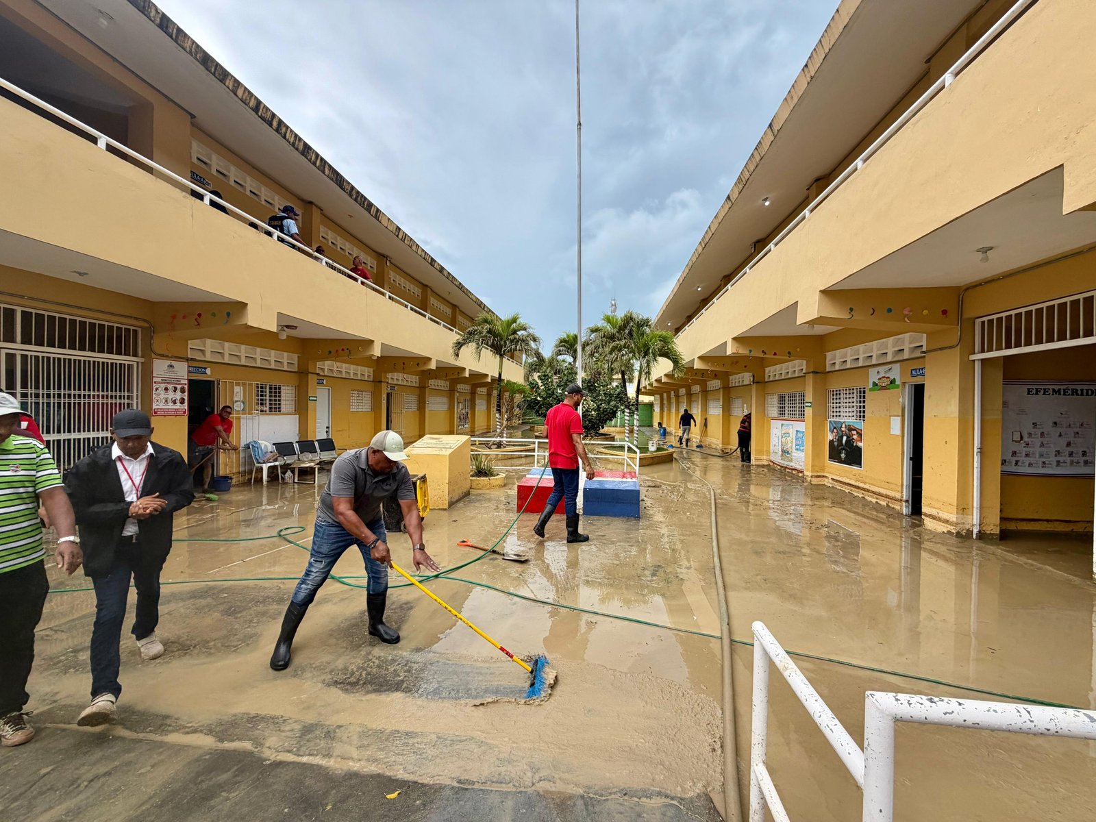 Infraestructura Escolar dispone rehabilitación inmediata de siete escuelas impactadas por inundaciones en Puerto Plata 