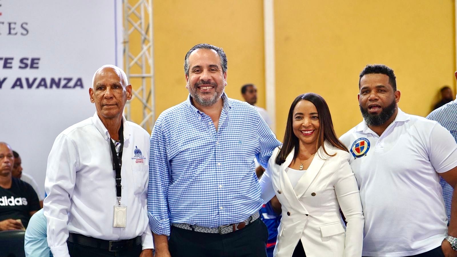 Alberto Rodríguez encabeza apertura de Juegos Interescolares en Los Alcarrizos: 