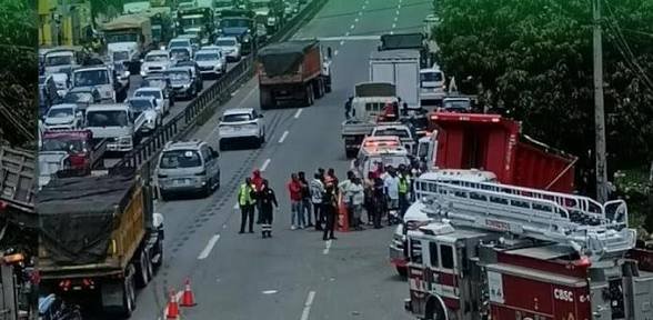 Tres muertos, entre ellos un menor, en accidente de tránsito en la autopista 6 de Noviembre