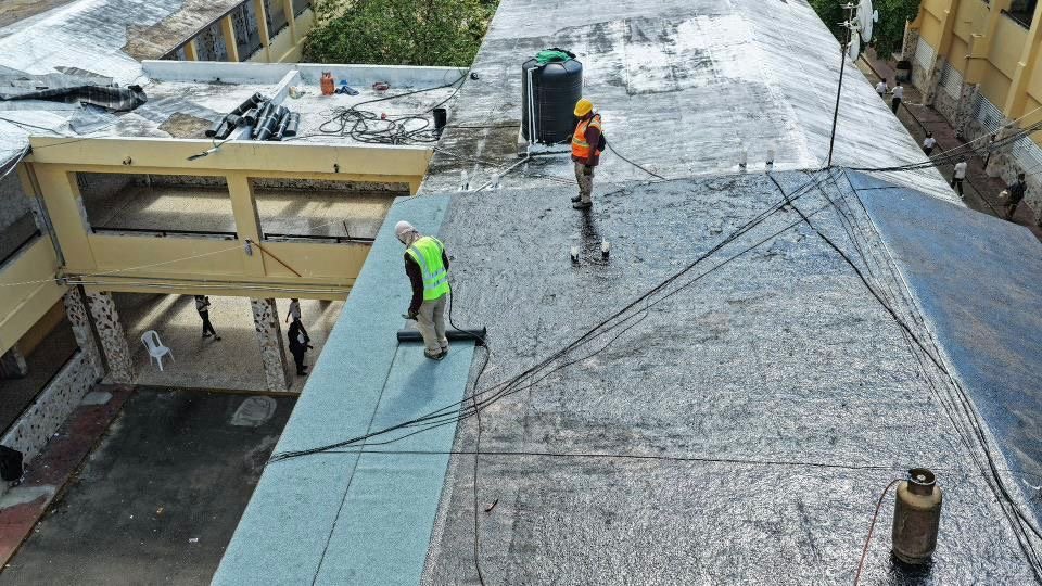 Infraestructura Escolar lanza Operativo Nacional de Impermeabilización de Techos Escolares para intervenir más de 550 escuelas