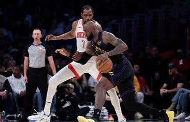 LeBron James lidera a los Lakers y coloca la serie 2-0 ante Houston