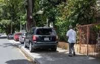 Las aceras de Gascue cambian de finalidad y ahora son parqueos