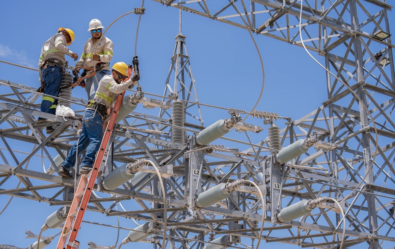 ETED continúa modernizando la red eléctrica con trabajos de mantenimiento programado este martes 