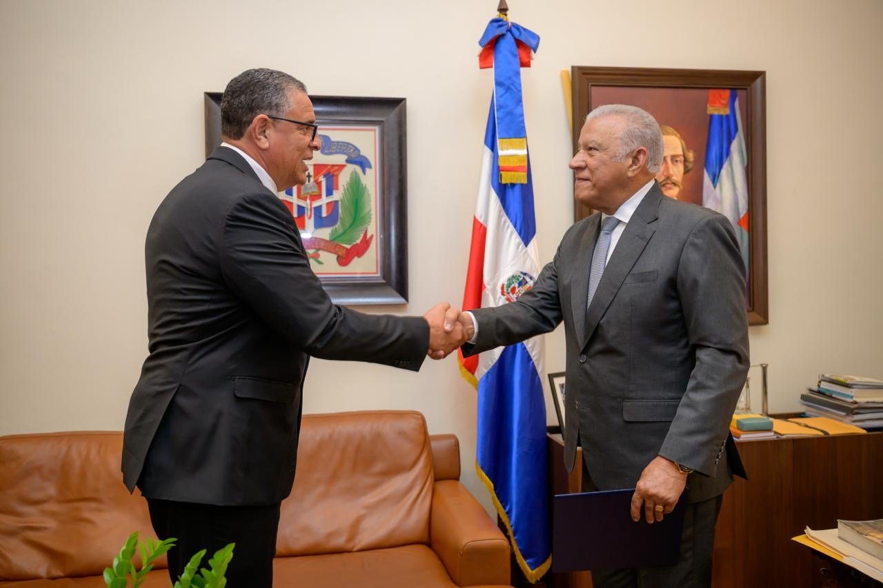 Ministro Andrés Bautista juramenta a Carlos Alessandry Roa Howley como director ejecutivo del Plan San Juan