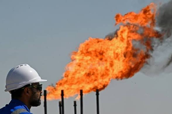 Los precios del petróleo caen tras dispararse a su máximo en cuatro años