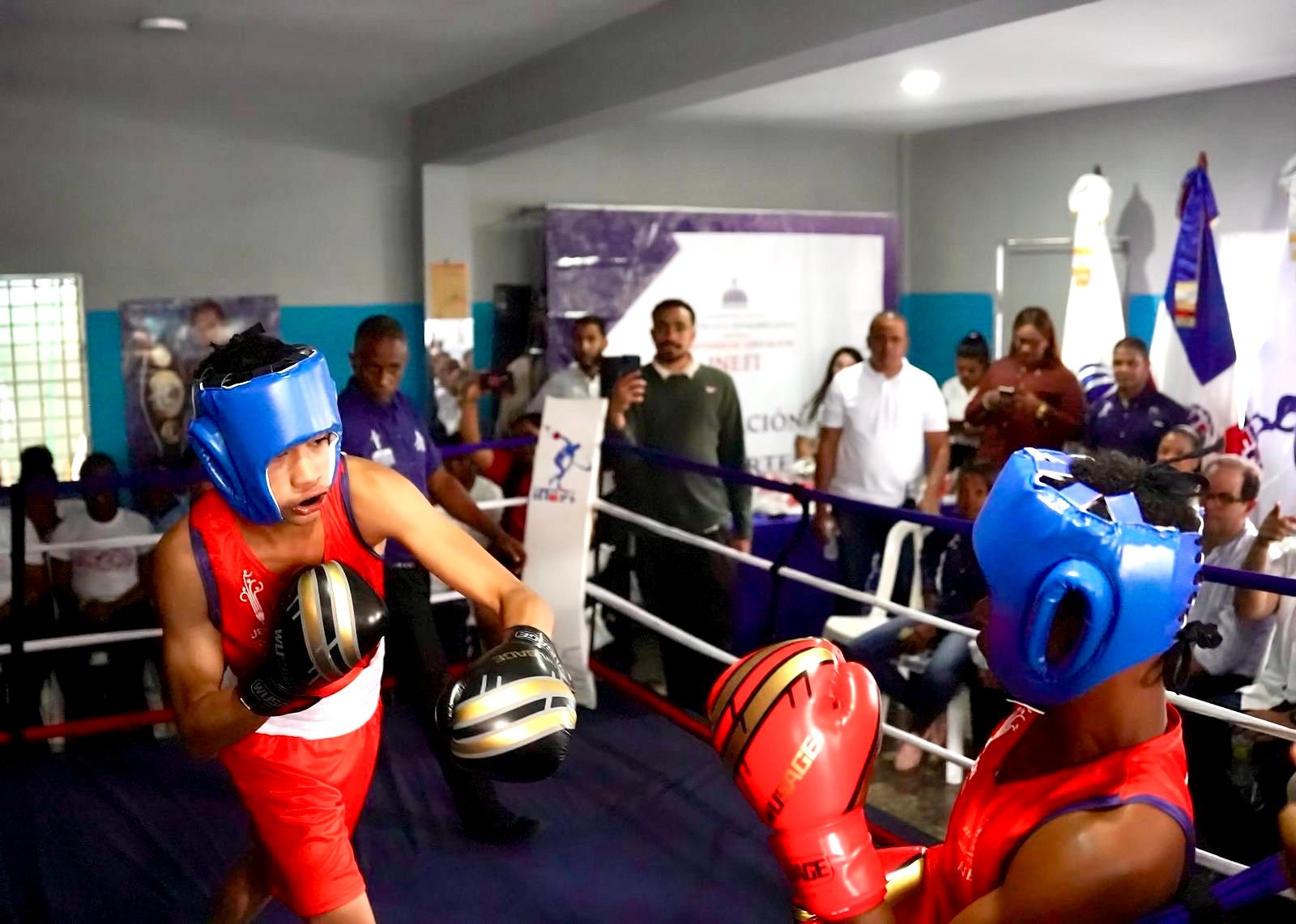 INEFI y MIDEREC rescatan club de boxeo y Cultural Samuel Santana en Capotillo