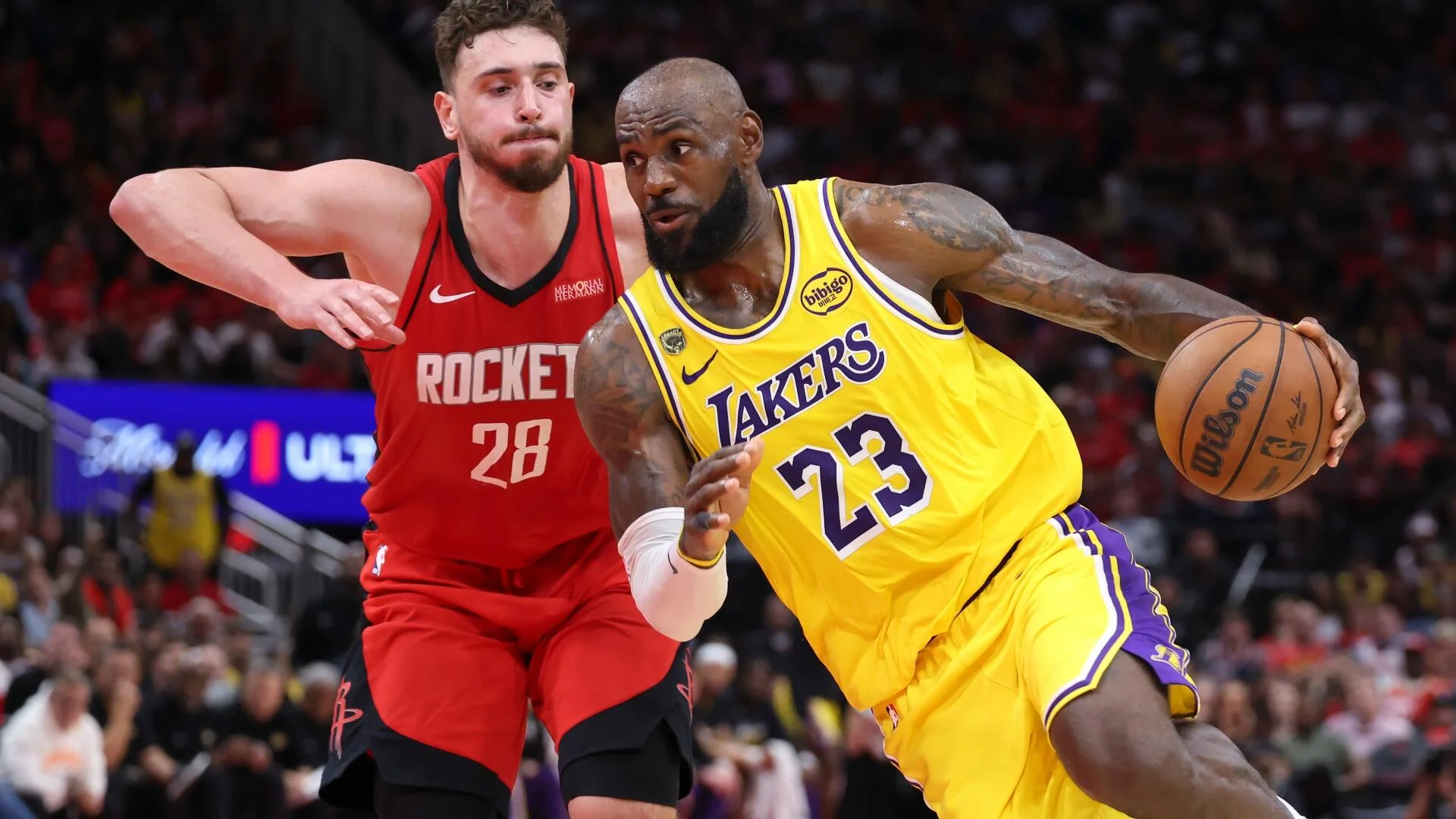 Los Lakers eliminan a los Rockets; los milagrosos Pistons y Raptors igualan sus series